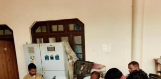 ग्राम चौपाल में ग्रामीणों की समस्याओं का मौके पर निस्तारण:नवाबगंज के रहीमनगर में लगी चौपाल, प्रधान और सचिव ने सुनी शिकायतें