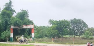 दूधाधारी में 7 महीने से खराब हैंडपंप, पेयजल संकट:बहराइच के वैबाही क्षेत्र में ग्रामीण परेशान, सचिव ने दिया ठीक कराने का आश्वासन