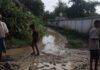 बिलासपुरवा खड़ंजा पर कीचड़ और जलभराव:ग्रामीणों और स्कूली बच्चों को आने-जाने में परेशानी, बीमारियों का खतरा बढ़ा