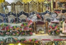 जन्माष्टमी पर लड्डू गोपाल की पोशाकों की मांग बढ़ी:बाजार में पोशाक से आभूषण तक सजे, दुकानदारों को तीन से चार गुना बिक्री की उम्मीद