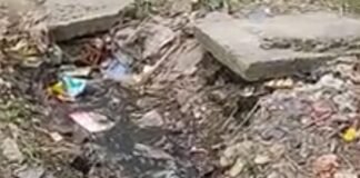 बेलवा टोला में दो साल से खुली और टूटी नाली:ग्रामीण परेशान, हादसे का डर; शिकायत के बाद भी नहीं हुई सुनवाई
