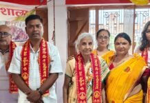 बच्चों ने वेस्ट मटेरियल से बनाईं आकर्षक कलाकृतियां:तुलसीपुर में बाल संस्कारशाला प्रतियोगिता में दो दर्जन टीमों ने लिया हिस्सा