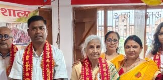 बच्चों ने वेस्ट मटेरियल से बनाईं आकर्षक कलाकृतियां:तुलसीपुर में बाल संस्कारशाला प्रतियोगिता में दो दर्जन टीमों ने लिया हिस्सा