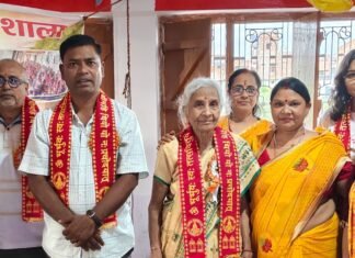 बच्चों ने वेस्ट मटेरियल से बनाईं आकर्षक कलाकृतियां:तुलसीपुर में बाल संस्कारशाला प्रतियोगिता में दो दर्जन टीमों ने लिया हिस्सा