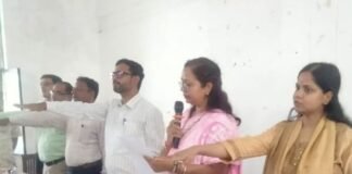 महिला आयोग सदस्य ने चौपाल में सुनीं महिलाओं की समस्याएं:श्रावस्ती में बाल विवाह के खिलाफ दिलाई शपथ, अधिकारियों को दिए निर्देश