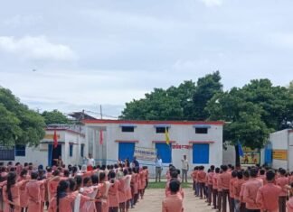 जमुनहा के परिषदीय विद्यालयों में स्वच्छता पखवाड़ा शुरू:बच्चों को दिलाई गई 'स्वच्छता अपनाओ, बीमारी दूर भगाओ' की शपथ