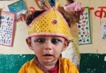 बलरामपुर के आंगनबाड़ी केंद्रों में कृष्ण जन्माष्टमी का उत्सव:कान्हा-राधा बने नन्हे बच्चे, डांडिया रास पर थिरके; माताओं को पोषण और टीकाकरण की दी जानकारी