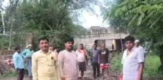बस्ती में 20 साल से सड़क नहीं बनी:केशवपुर रामनगर में कीचड़ से भरे रास्ते से लोग परेशान, जल्द निर्माण की मांग