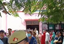 इकौना CHCमें गंदगी देख भड़कीं राज्य महिला आयोग की सदस्या:अचानक निरीक्षण में कैंटीन में कम खाना मिलने पर CHC अधीक्षक को लगाई फटकार