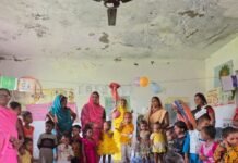 बेलवा विनोहनी में आंगनबाड़ी कार्यकत्रियों ने मनाई जन्माष्टमी:बच्चों को श्रीकृष्ण के बाल स्वरूप और पर्व के महत्व की जानकारी दी गई
