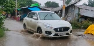 विक्रमजोत बाजार में जलभराव से व्यापार ठप:एक हफ्ते से पानी जमा, खंड विकास अधिकारी ने मरम्मत का भरोसा दिया