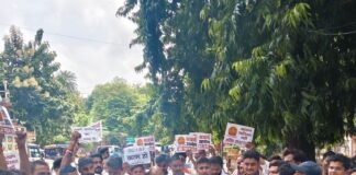 यूजीसी के प्रावधानों के खिलाफ स्वर्ण आर्मी का प्रदर्शन:कलेक्ट्रेट में नारेबाजी कर एसडीएम को ज्ञापन दिया, आरक्षण में बदलाव की मांग