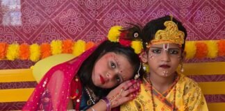 सीबीएस स्कूल में बच्चों ने सजाई मनमोहक कृष्ण झांकी:सिसवा में जन्माष्टमी पर गूंजे श्रीकृष्ण के जयकारे, मनमोहक झांकियों ने मोहा सबका मन