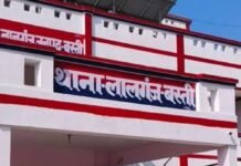 रास्ते में रोककर युवक को पीटा, दुकान तक घसीटा:मामा को भी पीटा, दोपहिया वाहन में की तोड़फोड़; बस्ती में 3 आरोपियों पर केस
