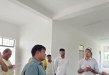 डीएम ने महिला आईटीआई और कस्तूरबा गांधी विद्यालय का निरीक्षण:बलरामपुर में कक्षाएं जल्द शुरू कराने और निर्माण गुणवत्ता पर जोर, 12.60 करोड़ की आईटीआई जल्द तैयार होगी