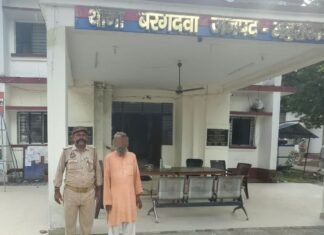 महराजगंज में 2 बोरी यूरिया खाद जब्त:अवैध तस्करी के आरोप में एक व्यक्ति गिरफ्तार, कस्टम एक्ट में केस दर्ज