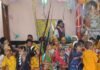 तुलसीपुर में जन्माष्टमी से पहले स्कूलों में कृष्णमय माहौल:बच्चों ने राधा-कृष्ण का रूप धारण कर सजाई आकर्षक झांकियां
