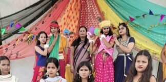 दुबौलिया के जेडी गर्ल्स इंटर कॉलेज में जन्माष्टमी की धूम:राधा-कृष्ण बनकर छात्राओं ने दी प्रस्तुति, झांकियों ने मोहा मन