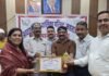 महराजगंज में 90प्रतिशत से ज्यादा अंक लाने वाले छात्र सम्मानित:नगर पालिका ने प्रशस्ति पत्र और मोमेंटो देकर उज्ज्वल भविष्य की कामना की