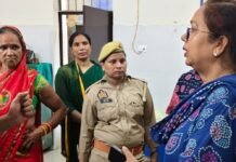 महिला-आयोग की सदस्य ने आंगनबाड़ी और जेल का किया निरीक्षण:श्रावस्ती में गर्भवती महिलाओं और महिला बंदियों की सुविधाओं की ली जानकारी