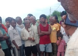 ट्रैक्टर की चपेट में आने से बाइक सवार की मौत:साथी गंभीर घायल, बहराइच में सेमरी मलमला गांव के पास हादसा