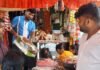 जन्माष्टमी से पहले अमोढ़ा बाजार में सजे लड्डू गोपाल:स्टोन-नेट से वेलवेट तक कान्हा की पोशाकों की धूम, नए डिजाइन के झूले-सिंहासन भी आकर्षण