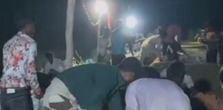 राप्ती नदी ने तेज की कटान, अप्रोच रोड पर खतरा:सिसवारा घाट पर सैकड़ों मजदूर रोकने में जुटे, 37 करोड़ के पुल को भी खतरा