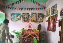 जन्माष्टमी पर बस्ती साउघाट समेत कई गांवों में हांडी फोड़ने:गंधरिया, मझौवामीर समेत कई गांवों में खास सजावट और भंडारे का आयोजन