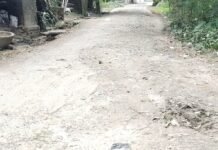 विशुनपुर गबड़ुआ-धर्मपुर मार्ग जर्जर:गड्ढों और कीचड़ से लोग परेशान, दुर्घटना की आशंका; ग्रामीणों ने मरम्मत मांगी