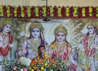 ठाकुरद्वारा रामजानकी मंदिर में भागवत कथा जारी:तीसरे दिन बड़ी संख्या में पहुंचे भक्त, आचार्य प्रमोद जी महाराज कर रहे वाचन