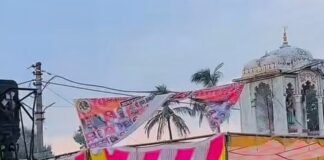 फरेंदा के प्रेम पोखरा में जन्माष्टमी की तैयारियां शुरू:इसे ऐतिहासिक बनाने के लिए स्थानीय लोग और समितियां जुटीं, रात 12 बजे महाआरती