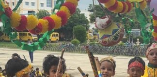श्रीकृष्ण जन्माष्टमी का पर्व बड़े उत्साह के साथ मनाया:बलरामपुर में राधा-कृष्ण बनकर दी प्रस्तुति, 'मच गया शोर' गाने पर किया नृत्य