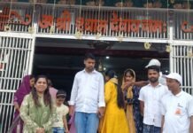 कृष्ण जन्माष्टमी पर नगर पालिका अध्यक्ष ने की पूजा:महराजगंज में पुष्प लता मंगल ने श्याम मंदिर में नगरवासियों के सुख-समृद्धि की कामना की