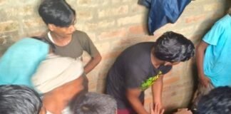 घर के बिजली तार की चपेट में आया बुजुर्ग, झुलसा:बहराइच के बहादुरपुरवा में हादसा, परिवार ने तुरंत बिजली लाइन काटी
