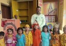 बहराइच में सरस्वती विद्या मंदिर नानपारा में जन्माष्टमी का उत्सव:बच्चों ने कृष्ण-राधा का रूप धरा, गीत-भजन के साथ दिए संदेश