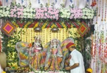 जन्माष्टमी पर श्याम मंदिर में भक्तों की भीड़ उमड़ी:महराजगंज में सुबह से ही दर्शन-पूजन के लिए लगा तांता, फूल चढ़ाकर मांगी मनोकामना