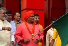 देवीपाटन से 108 श्रद्धालुओं का दल अयोध्या दर्शन के लिए:पीठाधीश्वर मिथिलेश नाथ योगी ने हरी झंडी दिखाकर किया रवाना