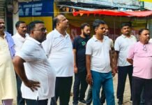 सिसवा की व्यवस्थाएं परखने निकले नगर पालिका परिषद अध्यक्ष:अधिकारियों को दिए साफ-सफाई, लाइट और पानी के इंतजाम दुरुस्त रखने के निर्देश