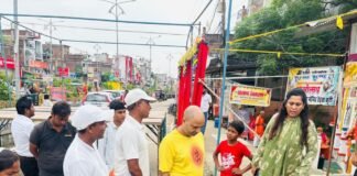 जन्माष्टमी पर महराजगंज नपा अध्यक्ष ने धार्मिक स्थलों का निरीक्षण:व्यवस्थाओं का जायजा लिया, साफ-सफाई, प्रकाश और पेयजल के निर्देश दिए
