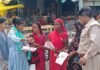 बलरामपुर पुलिस ने महिलाओं-बालिकाओं को सुरक्षा और अधिकारों का पाठ:गांवों, कस्बों और स्कूलों में जनसंवाद कर साइबर अपराध व हेल्पलाइन की जानकारी दी