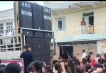 लेहरा में श्रीकृष्ण जन्माष्टमी पर निकला झांकी जुलूस:राधा-कृष्ण की मनमोहक झांकियां और डीजे पर झूमे श्रद्धालु