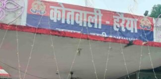 हर्रैया में फरार वारंटियों के घरों पर कुर्की:पहचान छिपाकर घूम रहे थे, अदालत के आदेशों की अनदेखी करने पर हुई कार्रवाई