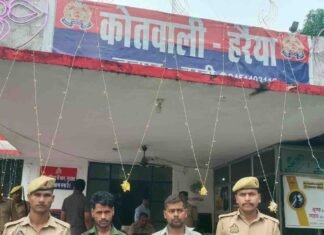 हर्रैया में फरार वारंटियों के घरों पर कुर्की:पहचान छिपाकर घूम रहे थे, अदालत के आदेशों की अनदेखी करने पर हुई कार्रवाई