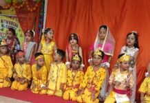 पिपरा सोनाड़ी में जन्माष्टमी पर खिलाड़ियों ने फोड़ी मटकी:आसपास के गांवों से आए लोगों ने लिया हिस्सा, उत्साह से गूंजा कार्यक्रम स्थल