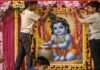 गांव में जन्माष्टमी पर बच्चों ने संभाली मंदिर की सजावट:रंग-बिरंगे फूलों से सजाया गया मंदिर, बाल स्वरूप की झांकी बनी आकर्षण का केंद्र