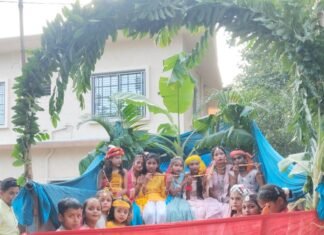 बेलवा टिकर में जन्माष्टमी पर निकली भव्य झांकी:रामजानकी मंदिर से निकली, देखने उमड़े ग्रामीण, भक्तिमय हुआ माहौल