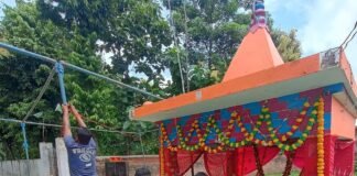 मंझौवा भुलौरा में जन्माष्टमी की तैयारियां:में मनमोहक झांकी सजाई जा रही, श्रद्धालुओं में उत्साह