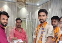 अभाविप ने नेपाल बाढ़ पीड़ितों के लिए धन जुटाया:महाराजगंज जिले के कार्यकर्ताओं ने चलाया अभियान, लोगों से की सहयोग की अपील