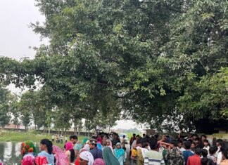 कुईया में धूमधाम से मनाया गया बेरहवा त्योहार:हाजी खिज्र के नाम पर मुस्लिम महिलाओं ने रखा रोजा, पोखरे किनारे की नियाज-फातिहा