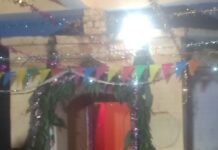 दीकौली के धनुष धारी बाबा मंदिर में सजावट और प्रसाद:श्रावस्ती के सोनवा थाना क्षेत्र में सुबह से जुटे ग्रामीण, भगवान कृष्ण के प्रति दिखी आस्था